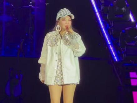 新的一年我就这么夸自己#爱你老己 #乌兰图雅 #歌手 #搞笑