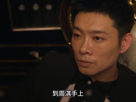 《低智商犯罪》周淇骑摩托车扔表扔上火车,古董贩接住以为天降大 #低智商犯罪