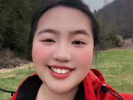 老人言:瘦马离乡为油粮,百业尝尽半世光。一入年关思归日,存银不过二三两,出工地,入工厂。回首十年都是荒,谋生谋爱难同路,一笔相思两地伤。#诗词 ##农村大实话顺口溜大全 #改编大实话唱出了多少人的心声 #农村大实话句句在理