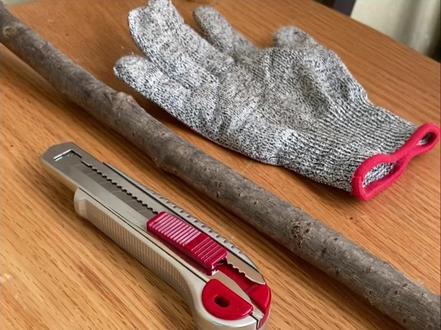 教你用美工刀把树枝削成可爱小木雕。#手工 #木雕工艺就靠这双手