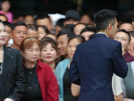 索图大舞台,超级大咖@艾米尔²³² 与@索图 合唱经典歌曲《一壶老酒》完整版#索图 #现场实拍 #灵魂歌手 #艾米尔 #一壶老酒