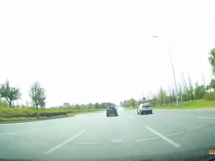 麋鹿测试不达标的车太多了
懂的人都懂关键时刻保命的