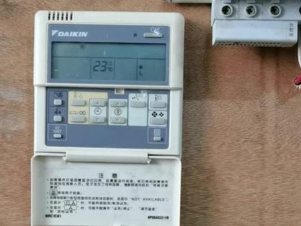 大金中央空调线控器如何锁定面板设定温度