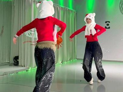 脚步不会的看过来了#一学就会的舞蹈 #噜噜本噜转场挑战 #bba进行曲 #舞蹈分解教学视频