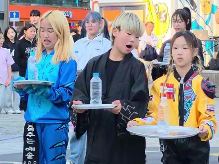 这是怎么回事?😂 #托盘舞 #舞蹈挑战 #Kpop #随机舞蹈 #nayul