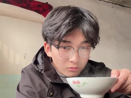 这也不好笑啊,兄弟们,你们觉得好笑吗? #搞笑 #别笑挑战 #创作灵感 @DOU+小助手