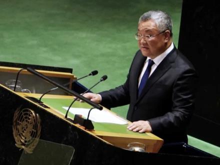 #中国代表三问国际社会如何相信日本 近日,在第80届联大安理会改革问题全会上,中国常驻联合国代表傅聪大使在#针对日方荒谬言论的第二轮发言中强调,二战事实铁证如山、不容否认,日#本的战争和殖民罪行罄竹难书、不容翻案。日方任何辩解只能进一步证明,日本仍然无法正视、反省侵略历史。日本军国主义历史上曾多次以所谓“存亡危机”为借口发动对外侵略。日本首相高市早苗再提“存亡危机事态”,究竟是何居心?是否要重蹈军国主义覆辙?高市早苗还一贯主张废除和平宪法中“放弃战争”条款。针对高市早苗如此恶劣表现,国际社会如何相信日方能恪守走和平道路的承诺?如何相信其能够维护公道正义?如何相信其能承担维护国际和平与安全的职责?
#中方正告日方,立即停止干涉中国内政,收回挑衅越线的错误言行,不要在台湾问题上玩火,#否则由此产生的一切后果将由日方承担。如日方胆敢武力介入台海局势,将构成侵略行为,中方必将迎头痛击。我们将坚决行使《联合国宪章》和国际法赋予的自卫权,坚定捍卫国家主权和领土完整。(来源:CMG国际时讯 部分视频来源于网络 制作:合肥广电)