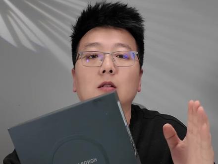 荣耀Magic V6旭日金配色上手。#荣耀MagicV6 #数码 #折叠屏