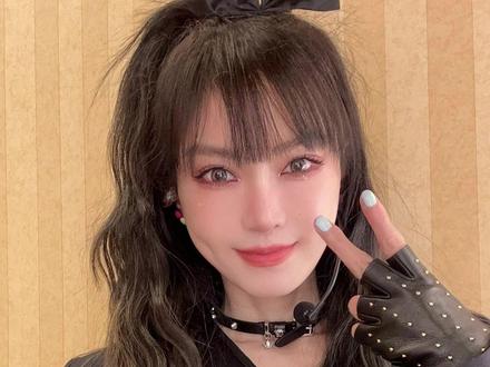 难怪谢金燕51岁🔥还不老‼️抗老天花板
51岁的姐姐谢金燕实在是太年轻了
看上去只有30岁
今天总结了她的保养方法
我们普通人也可以借鉴学习
一起学习吧~#谢金燕 #抗老 #抗衰老 #变美变瘦变好看 #明星