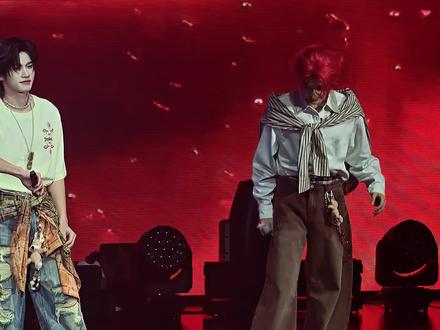 最后的鞠躬和落泪,硬控我。
你们会越来越火,大红大紫。明天见!
@云旗Yunqi @郝熠然
#神级现场 #吾岸演唱会 #云旗郝熠然 #云熠星河