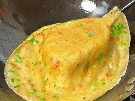 红薯粉这样做超级, 可以当饼吃 ,也可以炒着吃。#红薯粑粑 #家常菜