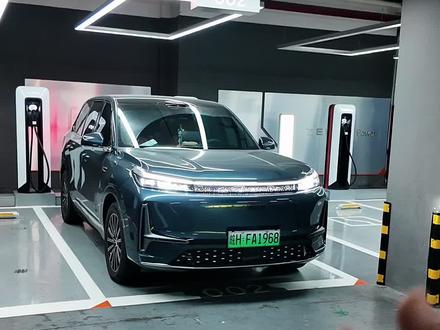 银河M9车辆防违章的操作办法,一条视频告诉你。#银河M9#吉利银河