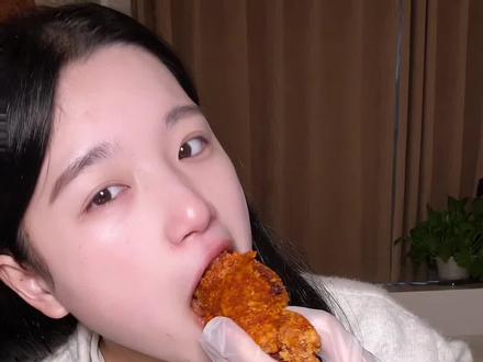 你们爱看的系列又来啦‼️#美食vlog #鸡柳拌冷面 #炸串 #鸡翅包饭