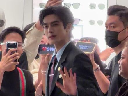 #宋威龙 帅的惨绝人寰!!!!!!!!!
#宋威龙曼谷 #宋威龙 #宋威龙宋威龙宋威龙 #宋威龙太帅了吧