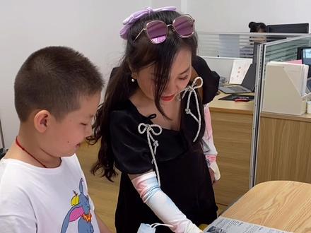 #宝鸡 经过孩子笔试家长面试,终于给嘟嘟在宝鸡智博学校报上了名,报名费和校服1万大洋,我们都要加油了,努力给予你最好的