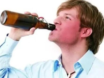 喝酒脸红的人可别大量饮酒哦~ 严重的可能致癌#酒 #知识科普#身体健康#小趴菜一喝就醉#冷知识