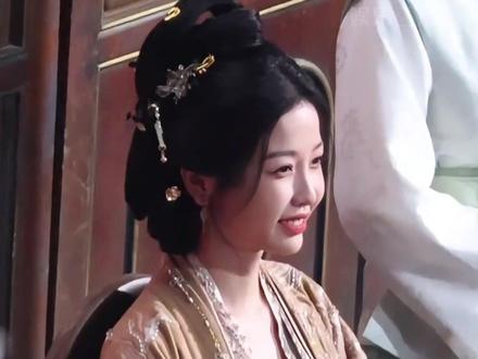 虞书欣新剧开机这一天,顶流排面,江湖地位,双向奔赴,被她盛大的开机应援排面展现的淋漓尽致#虞书欣 #云初令 #虞书欣新剧开机应援排面拉满 #影娱热点团 #内容启发搜索