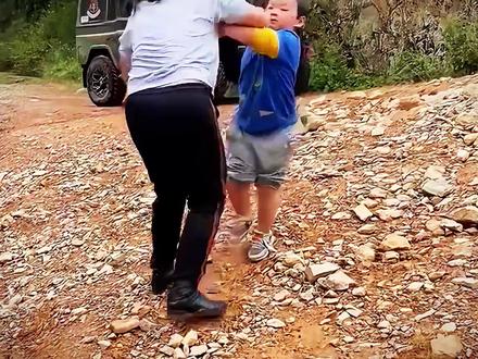 “这是妈妈的迷惑行为” #小孩哥 #绝望