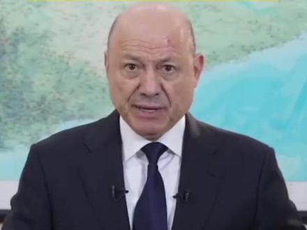 据央视报道,当地时间12月30日,#也门 总统领导委员会发布共和国令,宣布全国进入紧急状态,为期90天。声明还宣布,要求驻也门的阿联酋部队在24小时内撤离也门领土,并决定取消与阿联酋签署的共同防务协议。#也门进入紧急状态 @报姐时评(海西晨报)