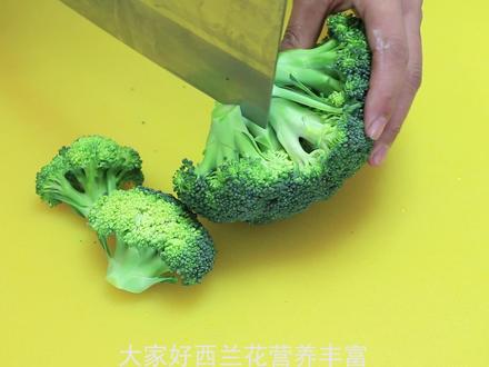 西兰花放锅里蒸一蒸,没想到这么多好处,鲜嫩营养,比吃肉还香