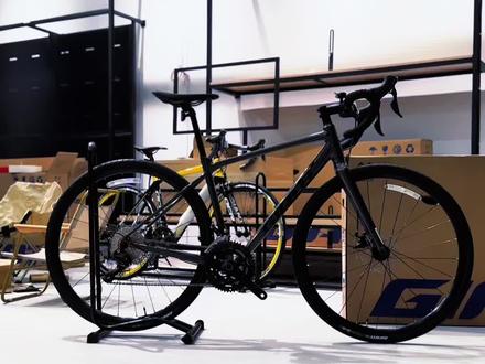 捷安特contend ar 3 gc
长途耐力型压缩车架
Aluxx竞速级别铝合金
加大车首强化设计
禧玛诺sora 指拨前后拨飞轮
2*9 18速
中空一体牙盘 筒轴碟刹
捷安特轮组32c外胎
发力更直接,转弯更灵活,长途更舒适,操控更自如,通过更容易#捷安特contend #捷安特广州新塘新新大道南店#骑车党必看的公路车推荐 #爱上公路车 #giant