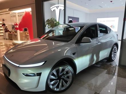 展厅大门没拆,特斯拉展车怎么进来的?#特斯拉 #model3 #特斯拉销售 #电车