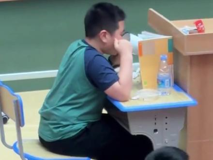 谁看了不想急头白脸的来宁波偷吃泡饭啊 #宁波 #宁波偷吃泡饭大赛 #万万没想到 #00后 #精神状态belike