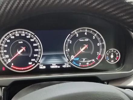 宝马X5F15 如何实现刮倒档后视镜下翻功能#每天一个用车知识