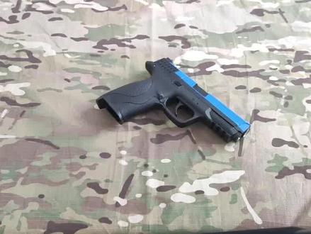 如何给M&P40安装小红点#射击 #战术 #战术装备 #战术射击 @DOU+小助手