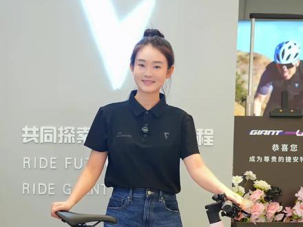 3K预算女生闭眼入!ALIGHT 2DD升级款
被问爆的捷安特Liv ALIGHT 2DD升级款来啦,3K预算女生的骑行天菜
全消光芝芝桃桃色,像把夏日蜜桃冰沙焊在车架上,少女心狙击成功,骑上街回头率拉满~相比旧款,细节超赞。一体把+全内走线,车身整洁不凌乱。快拆升级成前后桶轴,稳定性up。SHIMANO 28速变速,爬坡轻松。油压碟刹,雨天刹车稳稳的。70038C舒适胎宽,吸震又抓地。还有三种尺码,150 - 175cm姐妹都能骑,小个子友好。欢迎到店参观试车@捷安特 @福州捷安特丽以芙亿力江滨店-大华 @捷安特福州井大总店 @捷安特福州五一广场店 @捷安特洪湾南路店 @捷安特湖前店 @捷安特大学城店 @福州捷安特晋安湖店 @连江捷安特~师太 @武夷山捷安特 @福州捷安特闽江店 @长泰GIANT-Liv自行车店 @福州捷安特首山店 @霞浦捷安特自行车 @宁德捷安特自行车 @福安捷安特 Frank @捷安特(五里亭店) @福州捷安特(台江同德路店) @福州金桔捷安特 @福清捷安特 @捷安特自行车连江专卖店豪哥 @龙岩捷安特 @福鼎捷安特坤哥 @三明捷安特 @捷安特·三明市区 @福建建阳捷安特 @建瓯捷安特 骑天大圣 @福建捷安特自行车-尤溪店 @龙海捷安特玫瑰 @莆田遇见车行 @仙游捷安特(工作号)
#ALIGHT2DD升级款 #女生自行车推荐 #3K预算骑行好物