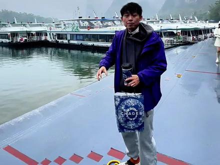 霸王茶姬与兴坪古镇景区梦幻联动 相当于加两块就可以喝霸王茶姬了 #兴坪漓江 #漓江游船#桂林旅游攻略 #桂林旅游