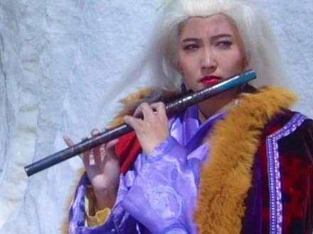 #塞外奇侠 白发魔女练霓裳得知卓一航已经坐化了,练霓裳万念俱灰,与卓一航同埋冰谷中#天若有情 @DOU+小助手