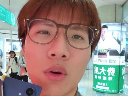 OPPO Find N6无感折痕?线下上手真机来跟友商对比一下#oppofindn6 #findn6无感折痕 #全球最平整折叠屏OPPOFindN6 #国产手机率先推出无感折痕手机