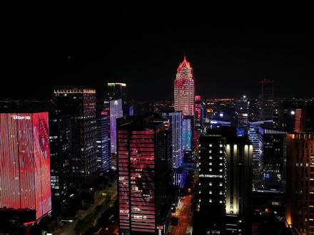 宁波“曼哈顿”南部商务区的真正的实力不仅仅只看建筑,众多耳熟能详的大企业并肩聚集于此,手拉手把宁波的GDP反复抬升。#宁波曼哈顿