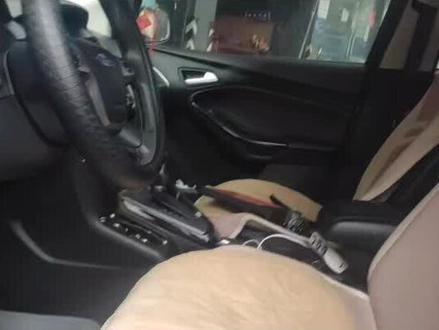 前天搞一个8代雅阁,中控失灵,今天搞一个福克斯左前玻璃升降器失灵,开关换上去故障依旧,处理线路后故障排除