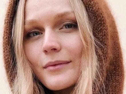 冬日暖帽,可搭配大衣和羽绒服。
热款胡迪兜帽,温暖我们的灵魂
两团毛线就有妥妥安全感
5.0M的棒针,成品尺寸,长43宽23cm#手作 #毛线编织 #棒针编织 #帽子 #我的手工日常