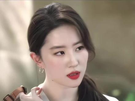 上班通勤就扎韩式低马尾,简单又好看#低马尾发型 #低马尾教程 #发型 #日常实用发型 #女生日常发型教程