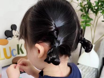 纹理感可爱丸子头,上学这样扎几分钟搞定#小女孩发型简单扎法 #儿童日常扎发 #儿童编头发教程 #女童扎辫子的各种发型教程