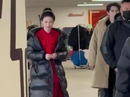 《不二之臣》沈羽洁最新路透,红丝袜配红高跟鞋再加上红衬衫~ #娱乐评论大赏 #路透