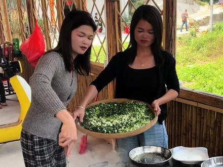 今天在妹妹家做我们博白小吃(落水包)我们老家叫婆水拐,经常来妹妹家玩跟她村里的尔婶婶嫂子们都玩熟了,想吃什么我们就一起约好做来吃,虽然大家都吃不了多少,主打是聚一起玩的乐趣