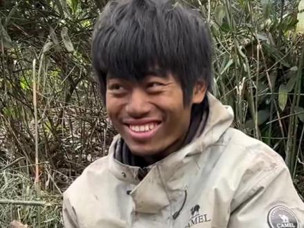 “林北”每天勤勤恳恳执行“搞柴计划”,当问及他的一日三餐,工作人员直呼“我们林北的生活也是好起来了”。##张家界七星山荒野求生选手精神状态超前