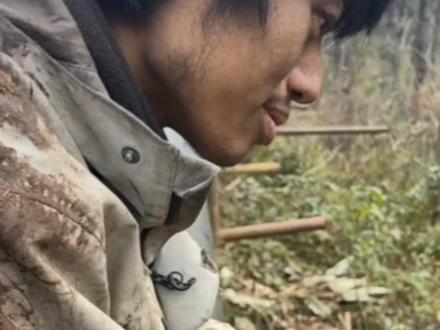 荒野求生第34天体检顺利通过,林北捕获20多斤的二代野猪却不开心只一味砍树,郁闷发问:“为什么要加奖金”#荒野求生 #林北