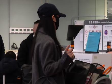 陈丽君杭州✈️ 超长视频
这个视频很长
但是我一秒都不想剪掉
也不想快进
随缘刷到哦
君君太太太可爱啦!
@陈丽君
#机场 #追星成功 #送机 #陈丽君 #陈丽君阿育娅