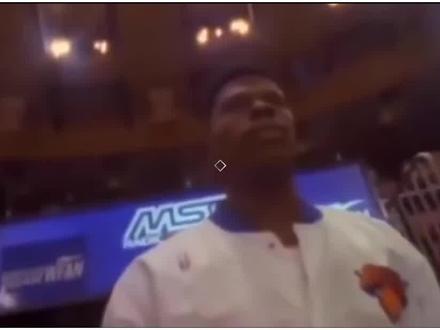 尼克斯队史最伟大球星尤因,却在晚年被扫地出门,37岁远走他乡