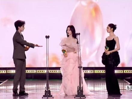 #邓恩熙 #星光大赏 #丁禹兮 看了那么长时间,终于等到了 . 今晚可以兴奋得睡不着觉