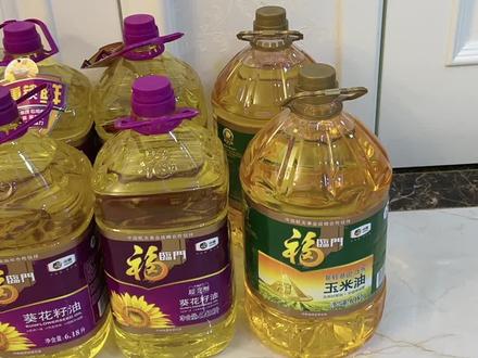 刚接到中国邮政发的通知,存500送一桶普通油,存1000送一桶花生油,存1500定期一年半送俩袋米,我毫不犹豫的把辛苦一年的钱全部存上去了。这么好的事我一定分享给你们会。#射手座女生 #无聊就来拍抖音 #一本正经的 #生活日常记录点点滴滴