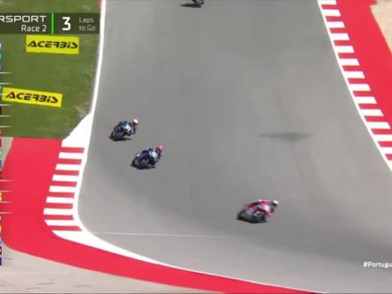 张雪820rr生吃雅马哈R9 失误落后,绝地反杀,生吃雅马哈R9!👍👍👍赢一次可能是巧合,赢两次那就是实力!张雪机车牛掰,验证了公升之下无敌#张雪820rr #张雪机车 #雅马哈 #杜卡迪 #川崎