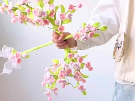 快看‼️春日桃花弓箭组装教程来啦~ #扭扭棒手工 #手工作品分享 #桃花弓箭 #扭扭棒弓箭 #弓箭教程