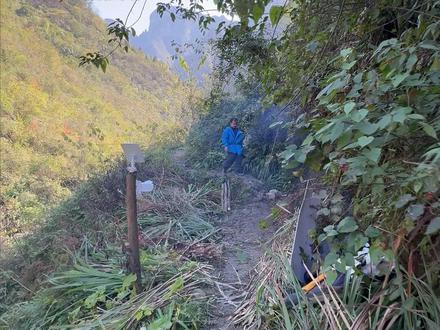 荒野求生天花板!
“苗王”在七星山做了“一个大工程”
壁炉设计太聪明
烟筒+睡卧一体绝了。#荒野求生 #苗王 #七星山