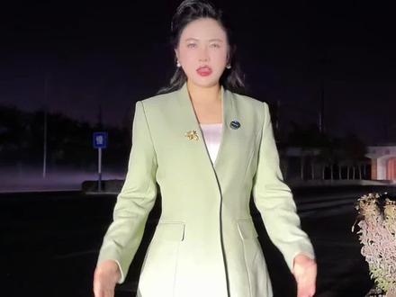 蒙城高铁站是阜淮铁路的中间站,位于安徽省亳州市蒙城县境内。阜淮铁路是安徽省“十四五”期间重点建设项目,线路全长142.5公里,设计时速350公里。目前,该铁路正在紧张施工中,计划2026年7月底前完成所有工程类项目,8月进入验收阶段,12月建成通车。
根据规划和相关信息,未来可能会有以下方向的车次停靠:
·省内线路:阜阳至蒙城至宿州(淮北)的铁路可能会安排车次,方便蒙城与阜阳、宿州等地的交通往来。亳州到蚌埠的城际铁路也可能会在蒙城高铁站停靠,加强蒙城与亳州、蚌埠之间的联系。
·长三角地区线路:蒙城至合肥、南京、上海、杭州等长三角主要城市的车次也在规划中。例如,蒙城至合肥南预计1时36分可达,蒙城至南京南预计1时9分可达,蒙城至上海虹桥预计2小时30分可达,蒙城至杭州东预计2时30分可达。·其他方向线路:蒙城至黄山北、九华山等旅游城市的车次也可能会开通,方便游客出行。
需要注意的是,以上信息均为预测和规划,具体的车次停靠情况还需以铁路部门的最终公布为准。
#蒙城高铁通车时间#蒙城高铁站#蒙城出行 #蒙城高铁最新进展 #主持人陈影